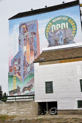 Mainitoba Pool Elevator mural in Boissevain